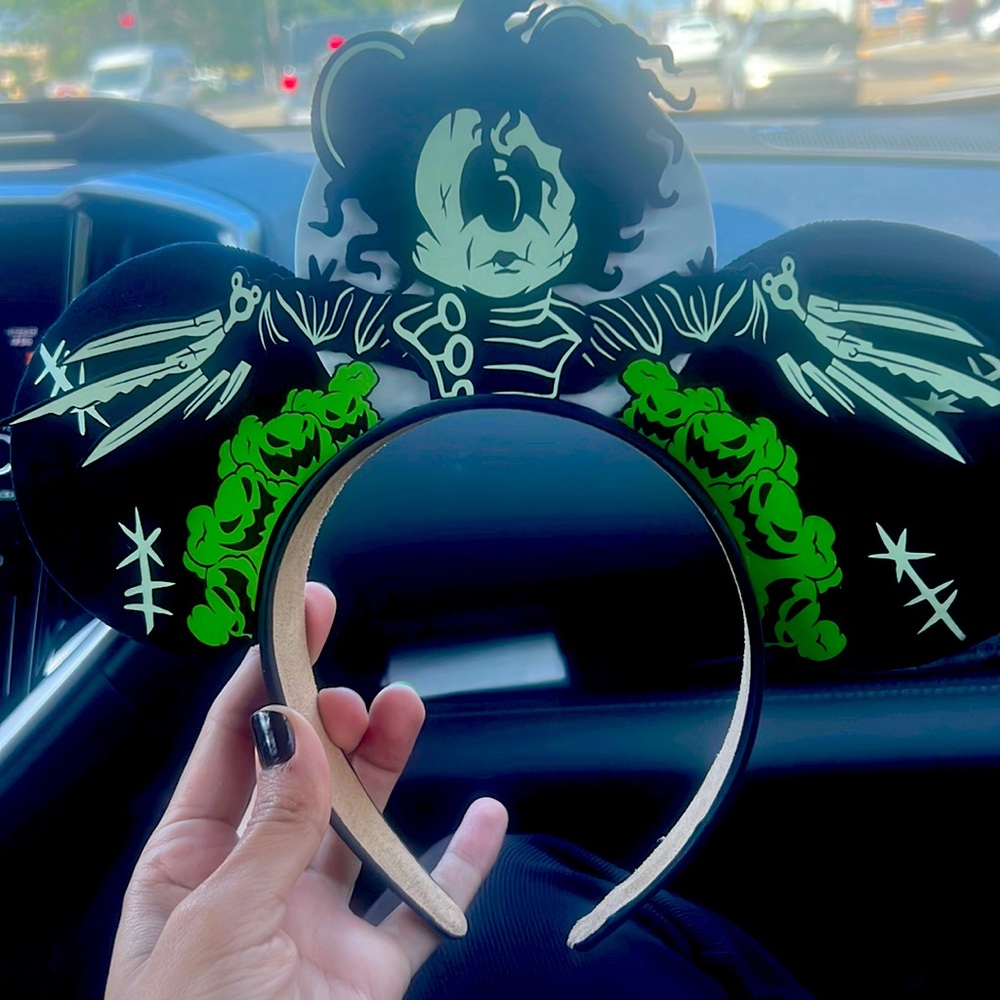 Mickey Edward Scissors hand Ears